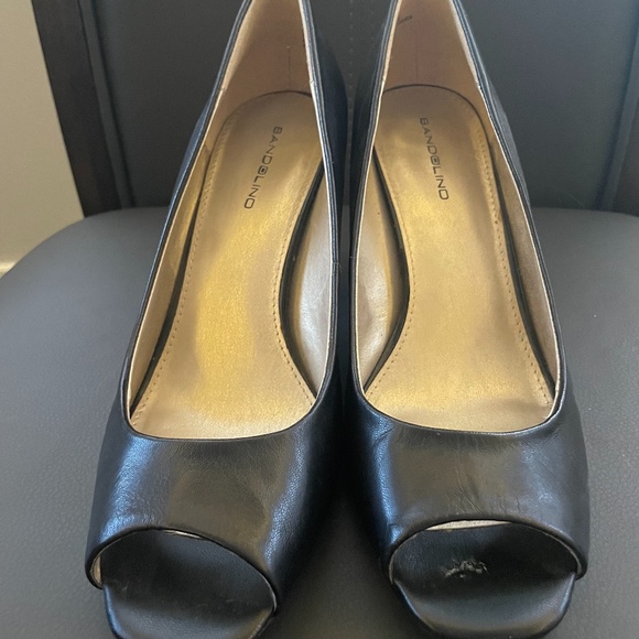 Bandolino, peep toe shoe in black, size 9 - Picture 1 of 3